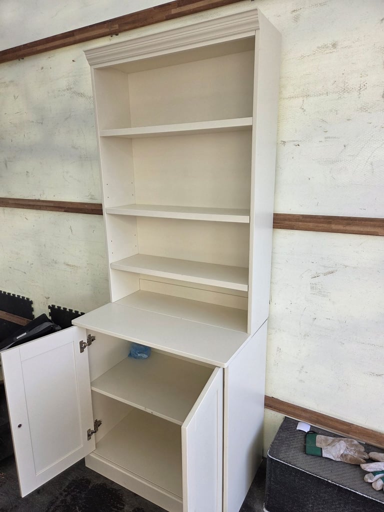 Cabinet / bookshelves