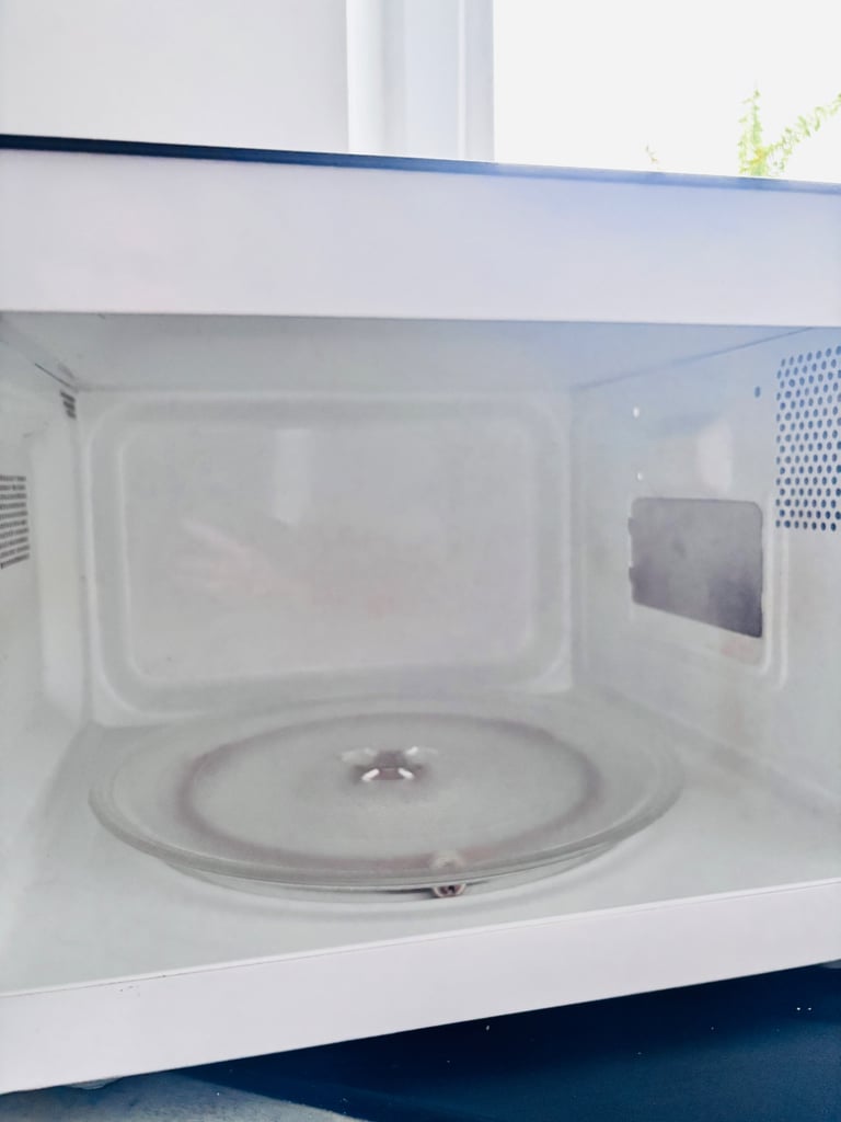 Black , fully working microwave 