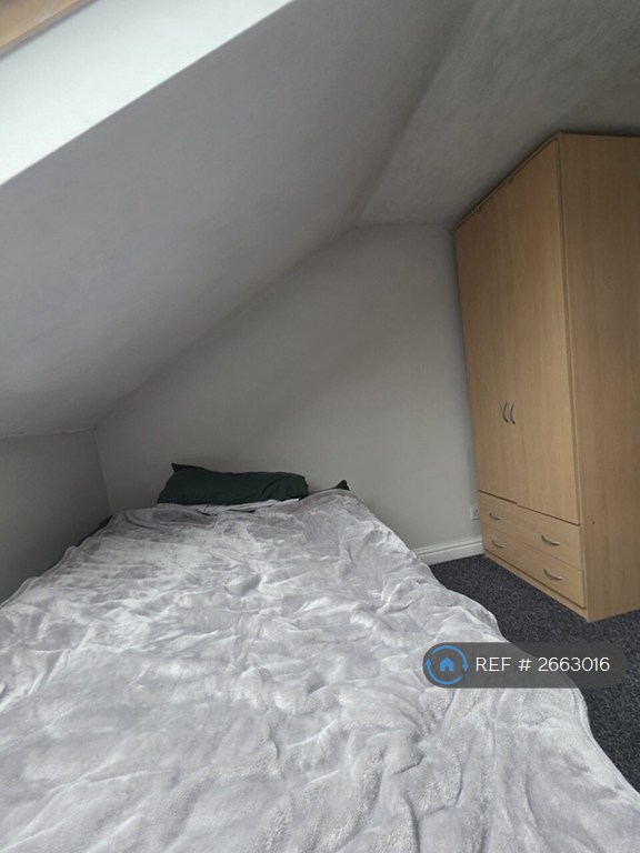 10 bedroom house in Cathays Terrace, Cardiff, CF24 (10 bed) (#2663016)