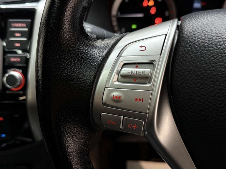 2020 Nissan Navara 2.3 dCi N-Guard Auto 4WD Euro 6 4dr Pickup Diesel Automatic