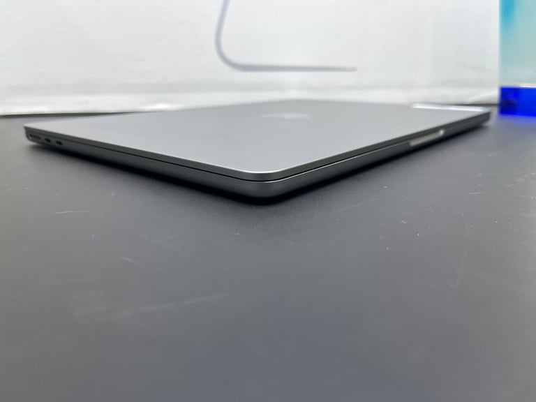 Apple MacBook Air M2 13'' 8GB Ram 256GB SSD Logic Pro 11 Final Cut Pro Adobe Warranty