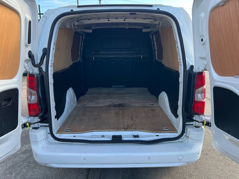 2021 Vauxhall Combo 2300 1.5 Turbo D 100ps H1 Sportive Van PANEL VAN Diesel Manual