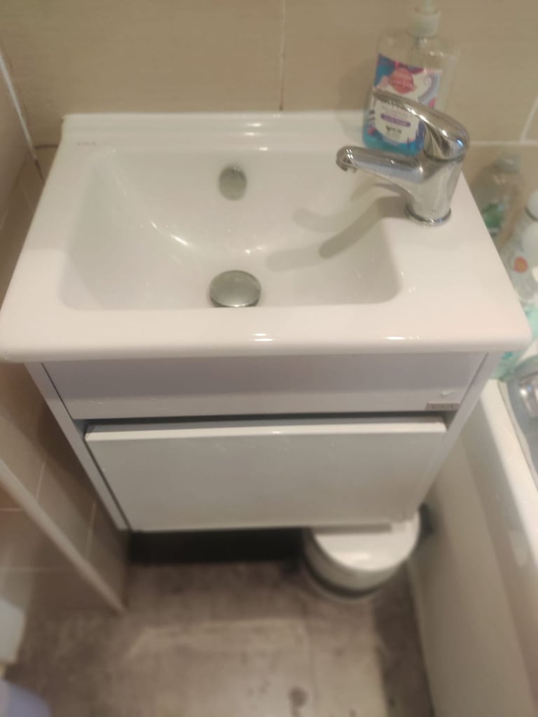 Lovely Double Room Recently within flat share in Holyrood, City Centre