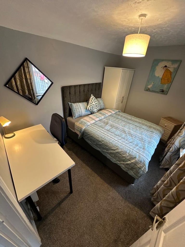 AVAILABLE IMMEDIATELY FURNISHED ROOMS DONEGAL ROAD