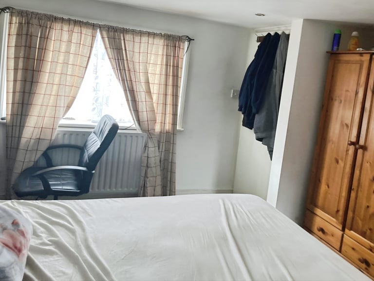 3 bedroom house in 3-Bedroom House For Sale E6