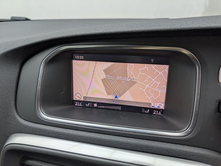 2017 Volvo V40 2.0 T2 Momentum Nav Plus Hatchback 5dr Petrol Manual Euro 6 (s/s) (122 ps)  HATCHB...