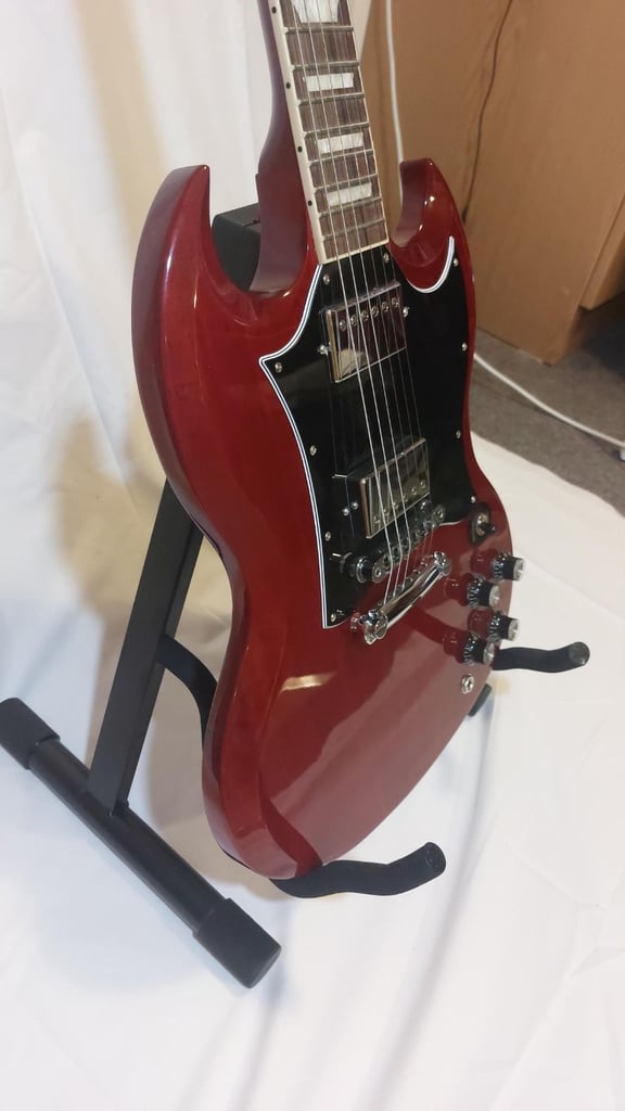 Gibson SG Standard, Heritage Cherry Finish + Soft Shell Case + New Gibson Leather Strap