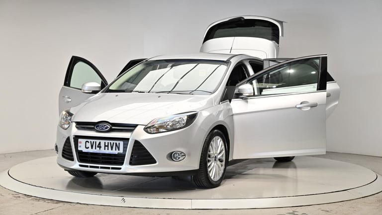 2014 Ford Focus 1.6 TDCi Zetec Euro 5 (s/s) 5dr HATCHBACK Diesel Manual
