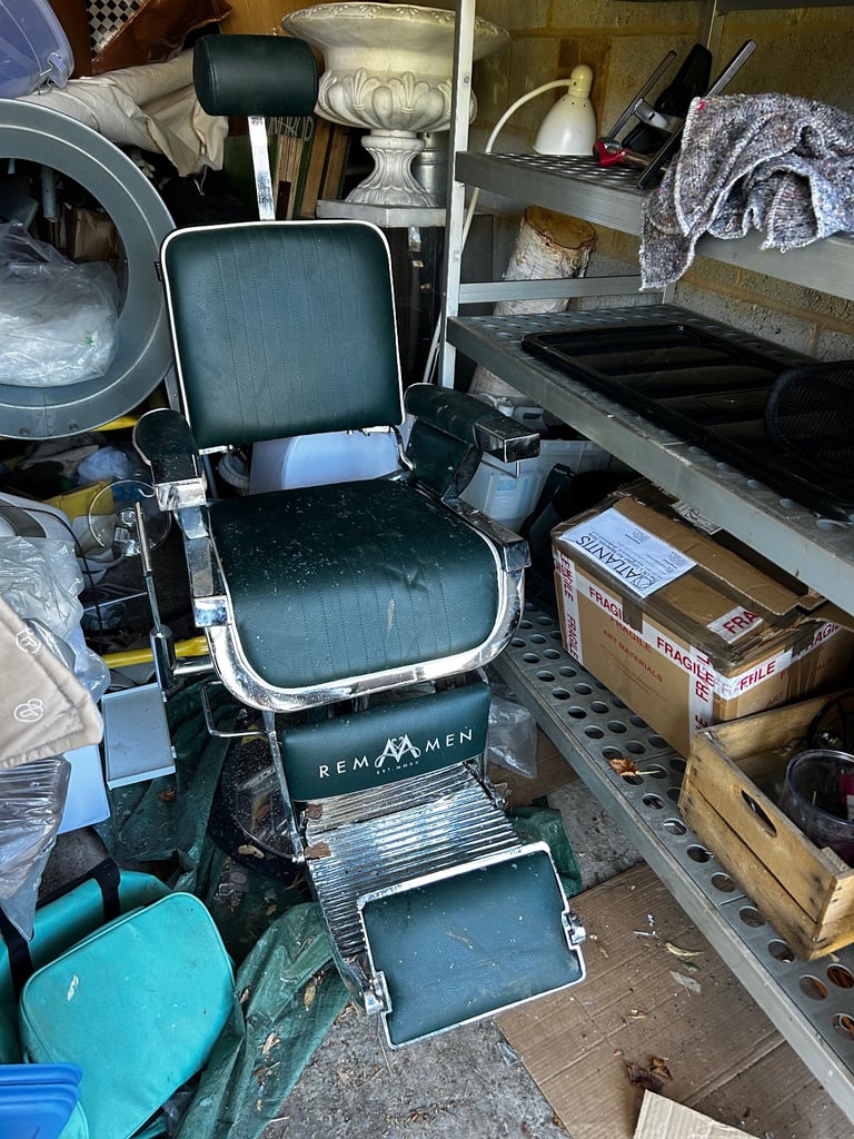 3xBarber chairs ( must go today ) 
