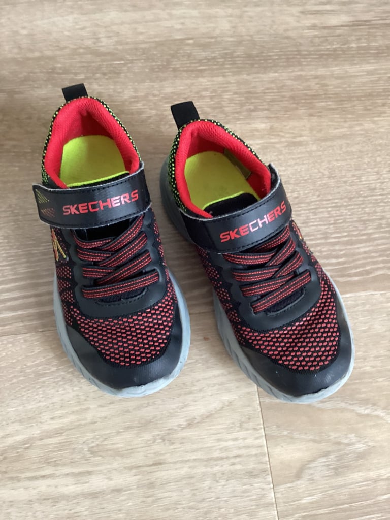 KIDS SKECHERS TRAINERS SIZE 10 1/2 | in Hull, East Yorkshire | Gumtree