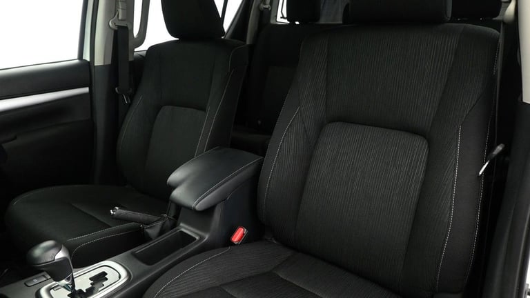 2024 Toyota Hilux 2.8 D-4D Invincible Pickup Double Cab 4dr Diesel Auto 4WD Euro 6 (s/s) (204 Pic...