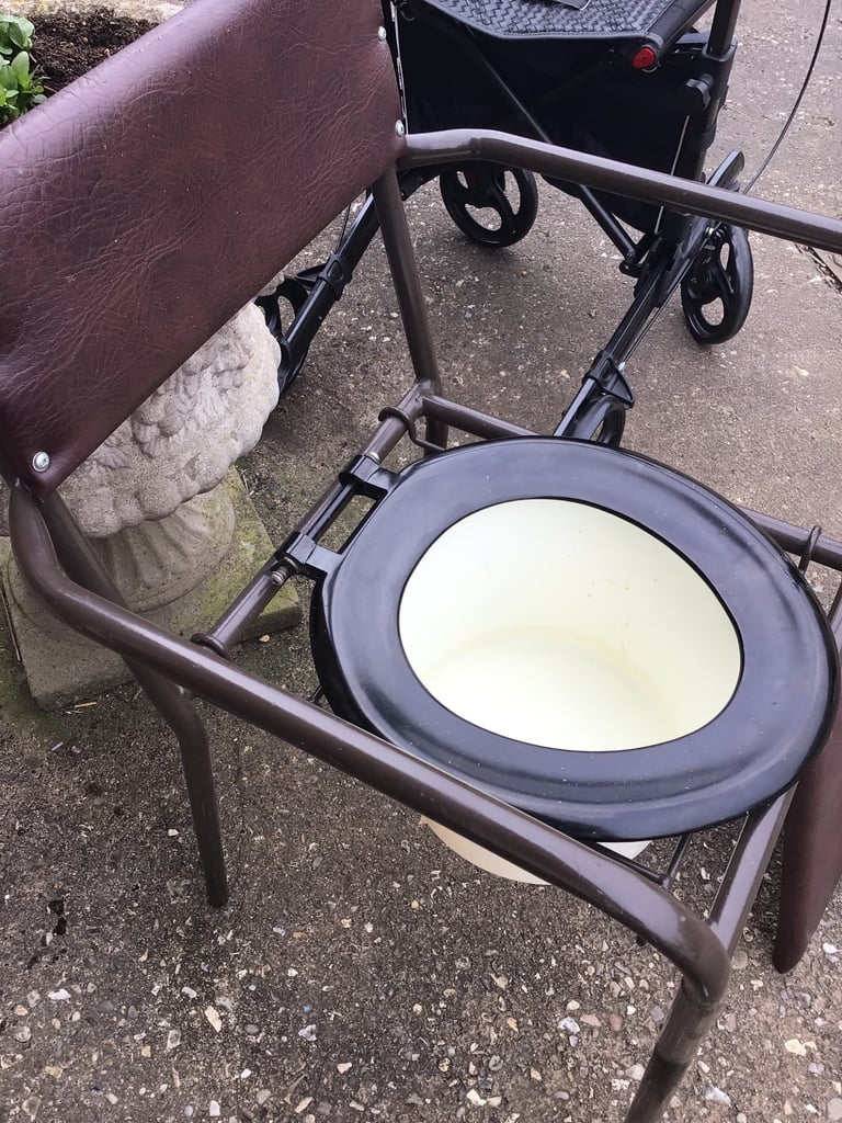 Commode chair 