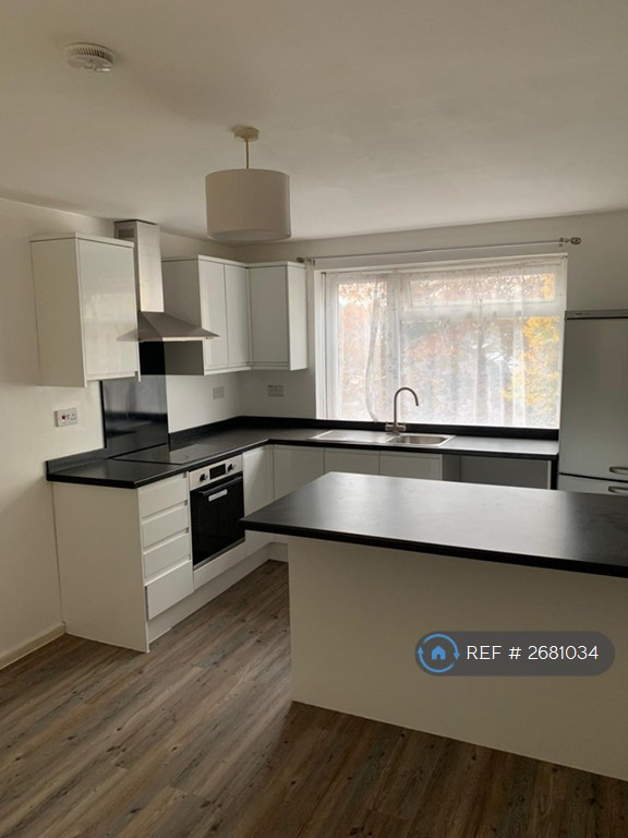 2 bedroom flat in Phoenix Court, London Colney, St. Albans, AL2 (2 bed) (#2681034)