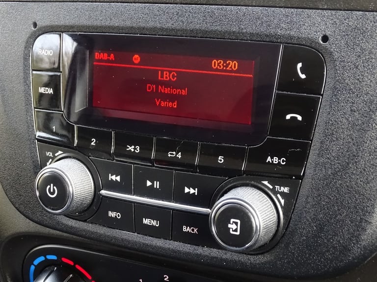 2021 Iveco Daily 2.3D HPI 14V 35S 3520 Panel Van 5dr Diesel Manual MWB High Roof Euro 6 (s/s Pane...