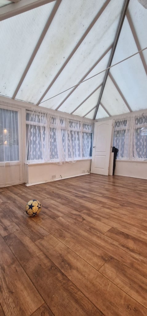 A Large 6 bedrooms, decent property for rent in Gillingham 