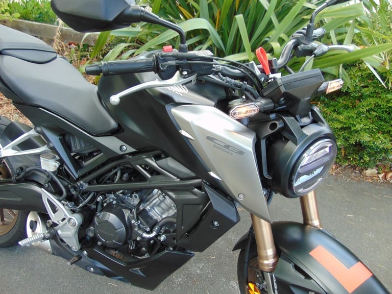 Honda CBF125NA-M CB125 2021 low miles splendid learner naked modern retro bike