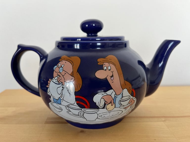 Lyon’s Tetley blue teapot by Wade