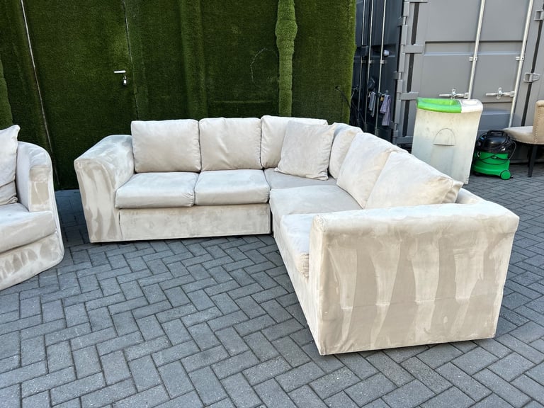 French velvet light beige corner sofa with matching cuddle chair DELIVERY AVAILABLE 🚚