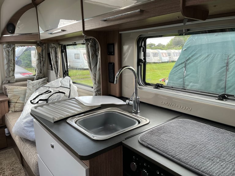 Baileys Valencia Caravan series 4 - 2018 with motor mover