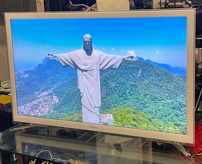 Smart TV: SAMSUNG Model : U32F4510AK