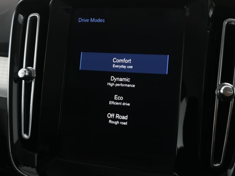 2020 Volvo XC40 1.5 T3 Momentum SUV 5dr Petrol Auto Euro 6 (s/s) (163 ps) - SENSUS SAT NAV  Suv P...