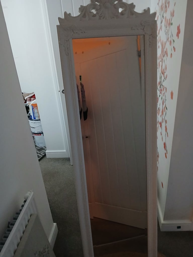 image for Freestanding mirror 