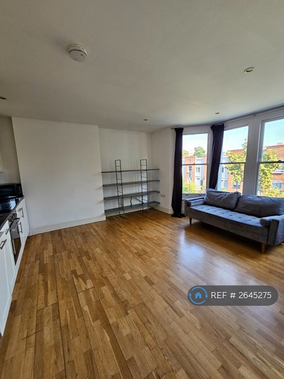 1 bedroom flat in Wavertree Road, London, SW2 (1 bed) (#2645275)