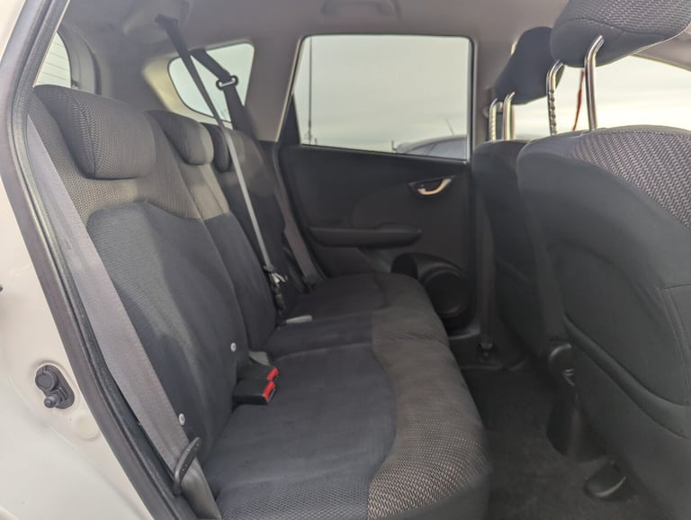 HONDA JAZZ 1.4 PETROL LOVELY CONDITION FULL SERVICE HISTORY SUPER RELIBALE