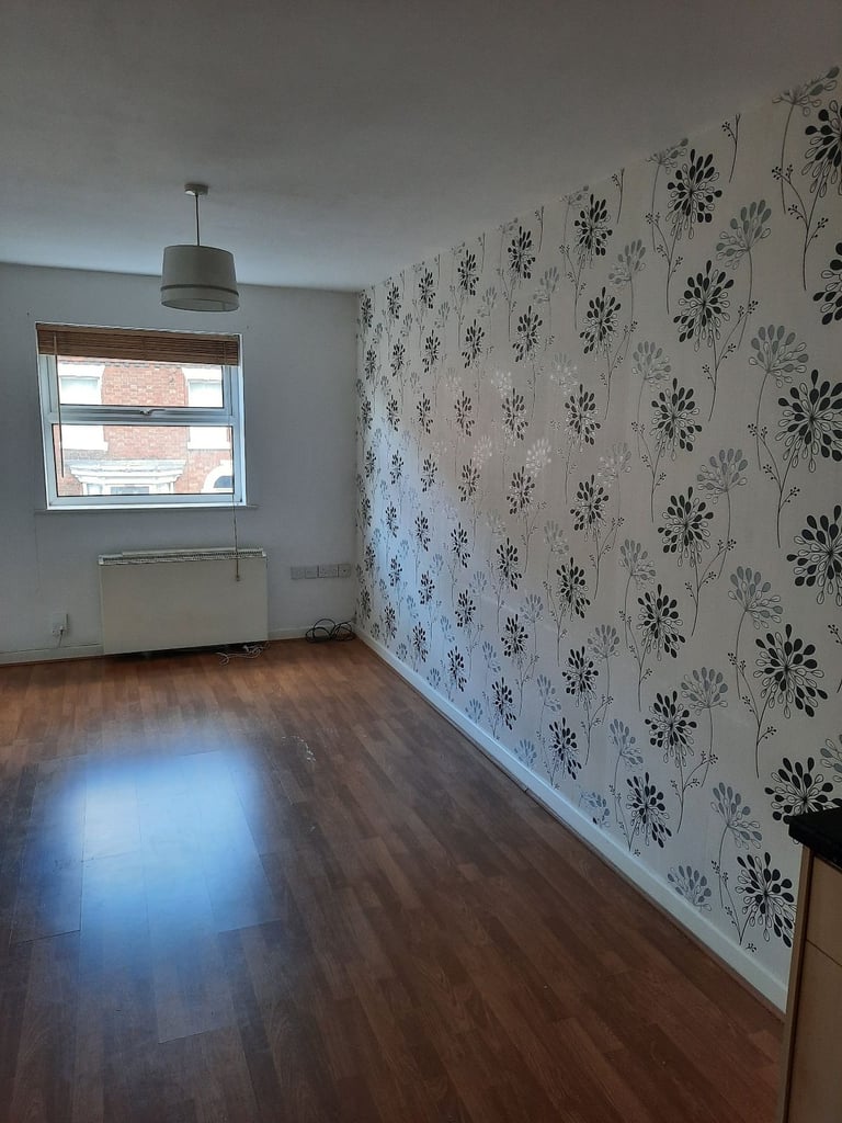 1 bedroom flat to rent - Available in October
