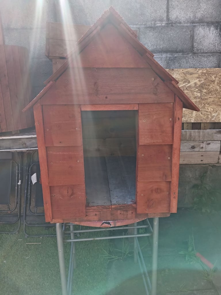 wooden dog kennel