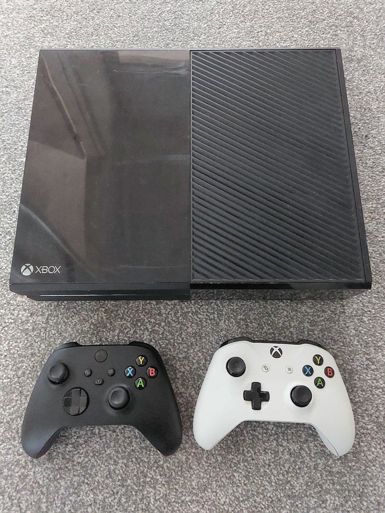 image for XBOX One and 2 controllers - Spares or repair 