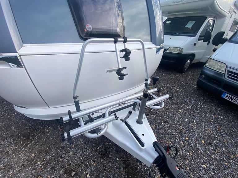 HOBBY PRESTIGE 560 WLU - 2016 - FIXED SINGLE BEDS - 4 BERTH - MOVER & BIKE RAKE