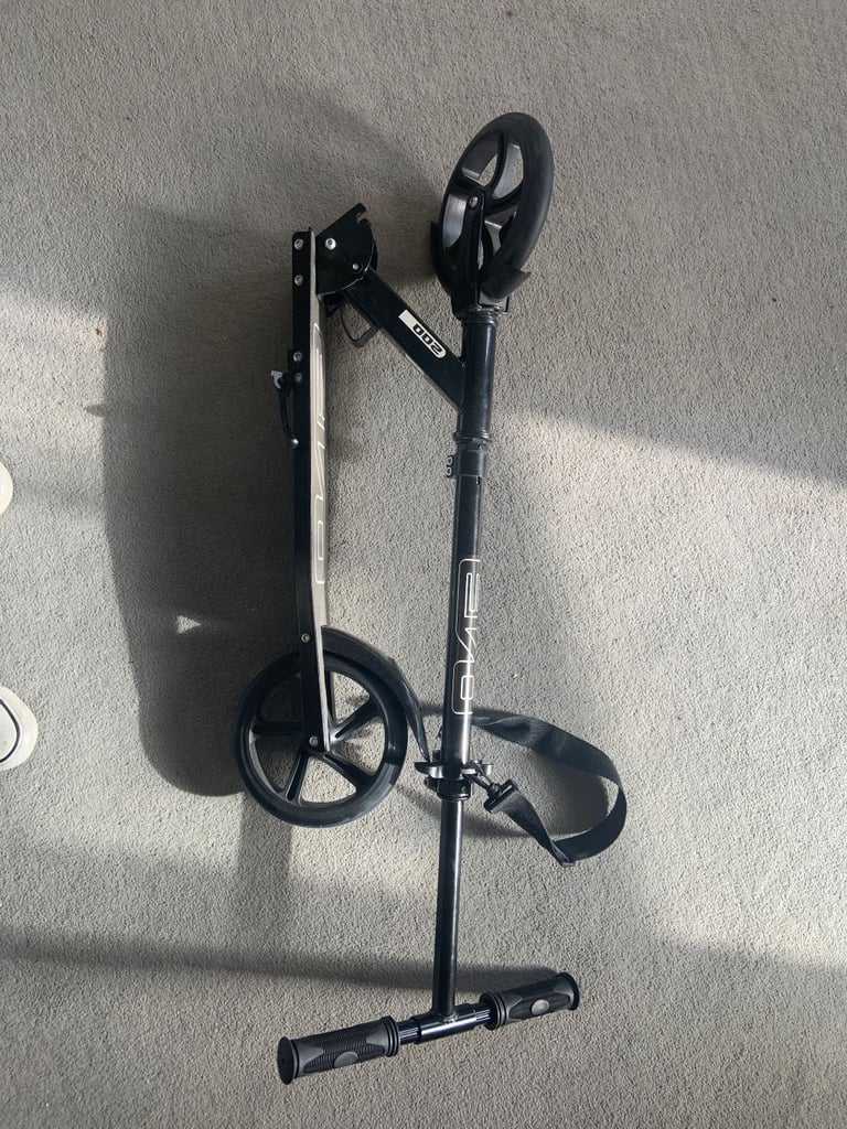 Evo 200 Adult Commuter Folding Scooter Black UNUSED