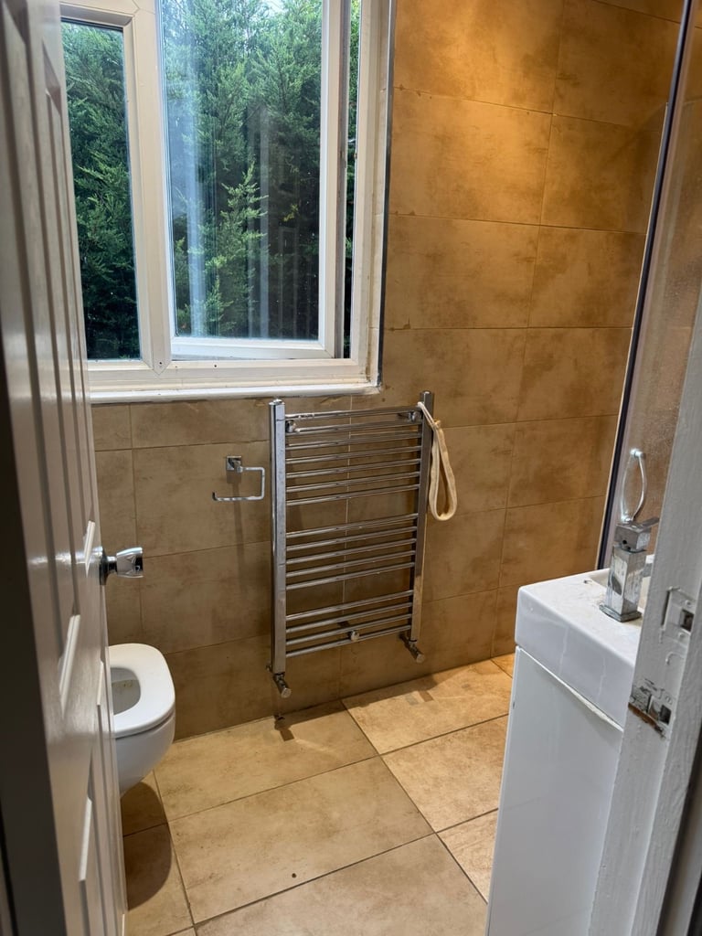 Double Rooms & single rooms available for rent 