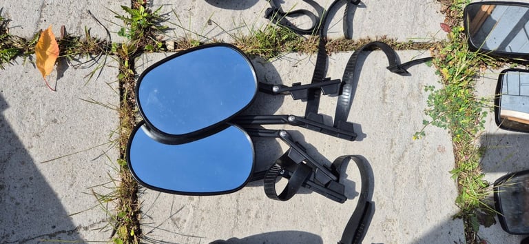 Towing mirrors for caravans.