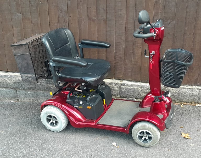 ROMA SORRENTO MOBILITY SCOOTER, WITH 2 BRAND NEW BATTERIES