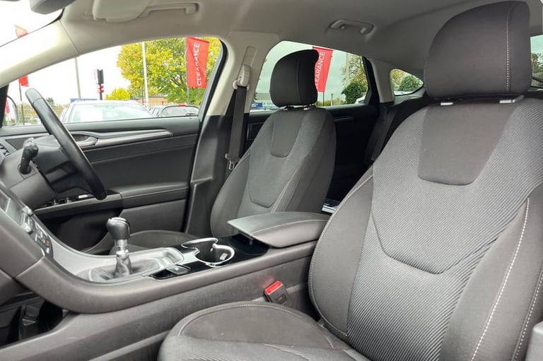 2016 Ford Mondeo 2.0 TDCi Titanium 5dr ** Sync 2 - Bluetooth / USB Connection ** Manual Hatchback...