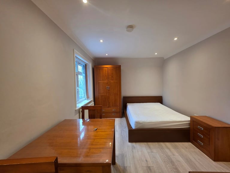 image for LARGE & BRIGHT STUDIO FLAT **ALL BILLS INCLUDED**EDGWARE HA8
