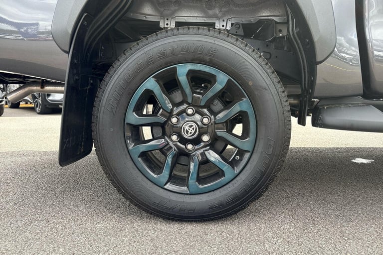 2025 Toyota Hilux Invincible X D/Cab Pick Up 2.8 Hybrid 48V Auto PICK UP DIESEL Automatic