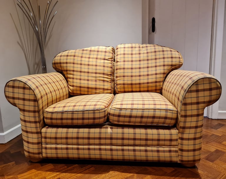 DELIVERY INCLUDED VGC JOHN LEWIS 2 seater classic style patterned fabric sofa 