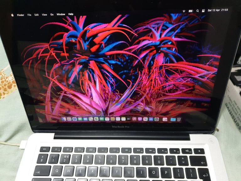 APPLE MACBOOK PRO A1278 13inch LAPTOP WITH CHARGER 2.26GHZ C2D, 4GB DDR3 128GB SSD RUNNING BIG SUR.
