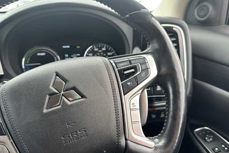  Mitsubishi Outlander PHEV 2.0h 12kwh 4hs Suv 5dr Petrol Plug In Hybrid CVT 4wd