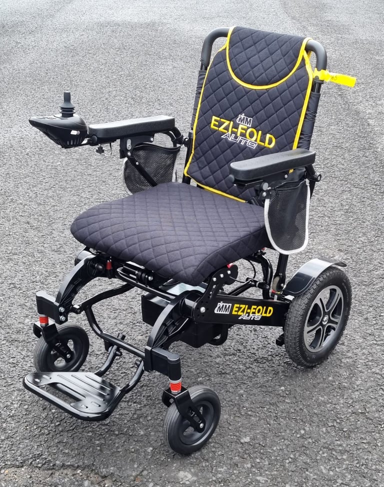 MONARCH MOBILITY EZI-FOLD AUTO- Autofolding Mobility Scooter. SHOWROOM CONDITION