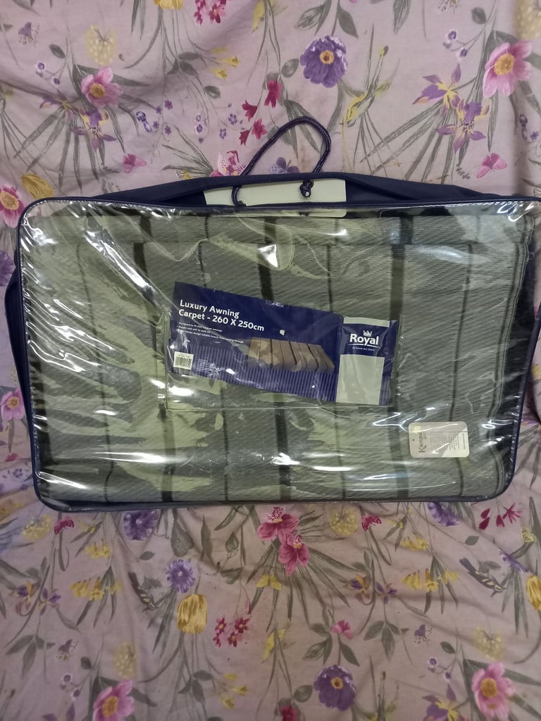 image for Awning carpet and wind break 