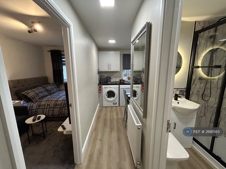 1 bedroom flat in Bracknell, Bracknell, RG12 (1 bed) (#2681565)