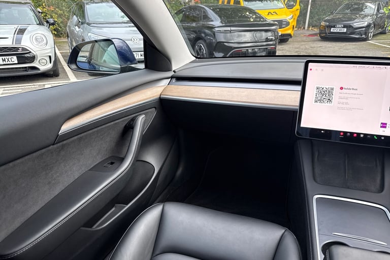 2021 Tesla Model 3 (Dual Motor) Long Range Auto 4WDE 4dr Saloon ELECTRIC Automatic