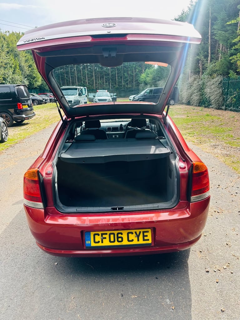 Vauxhall, VECTRA, Hatchback, 2006, Manual, 1796 (cc), 5 doors