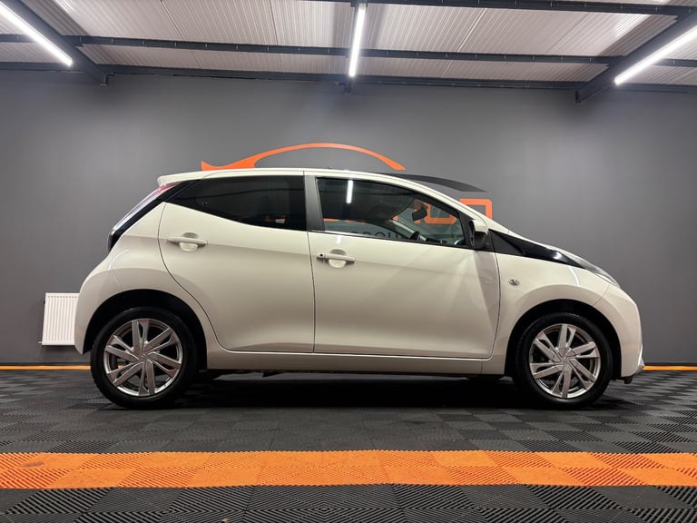 2014 Toyota AYGO 1.0 VVT-i X-Pression 5dr x-shift HATCHBACK Petrol Manual