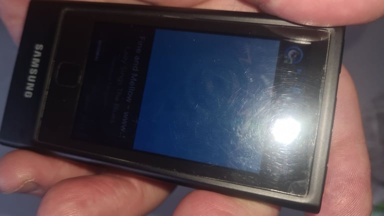 Samsung yp-p3 16gb Bluetooth mp3 player with proprietary wall/ usb charger/ data transfer cable 