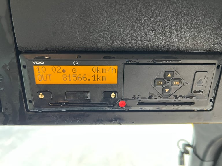 2017 Mercedes-Benz AROCS 1824 BLUETEC 6 18 TON AUTO 4X4 ECON GRITTER C/W PLOUGH ATTACHMENT (EURO ...